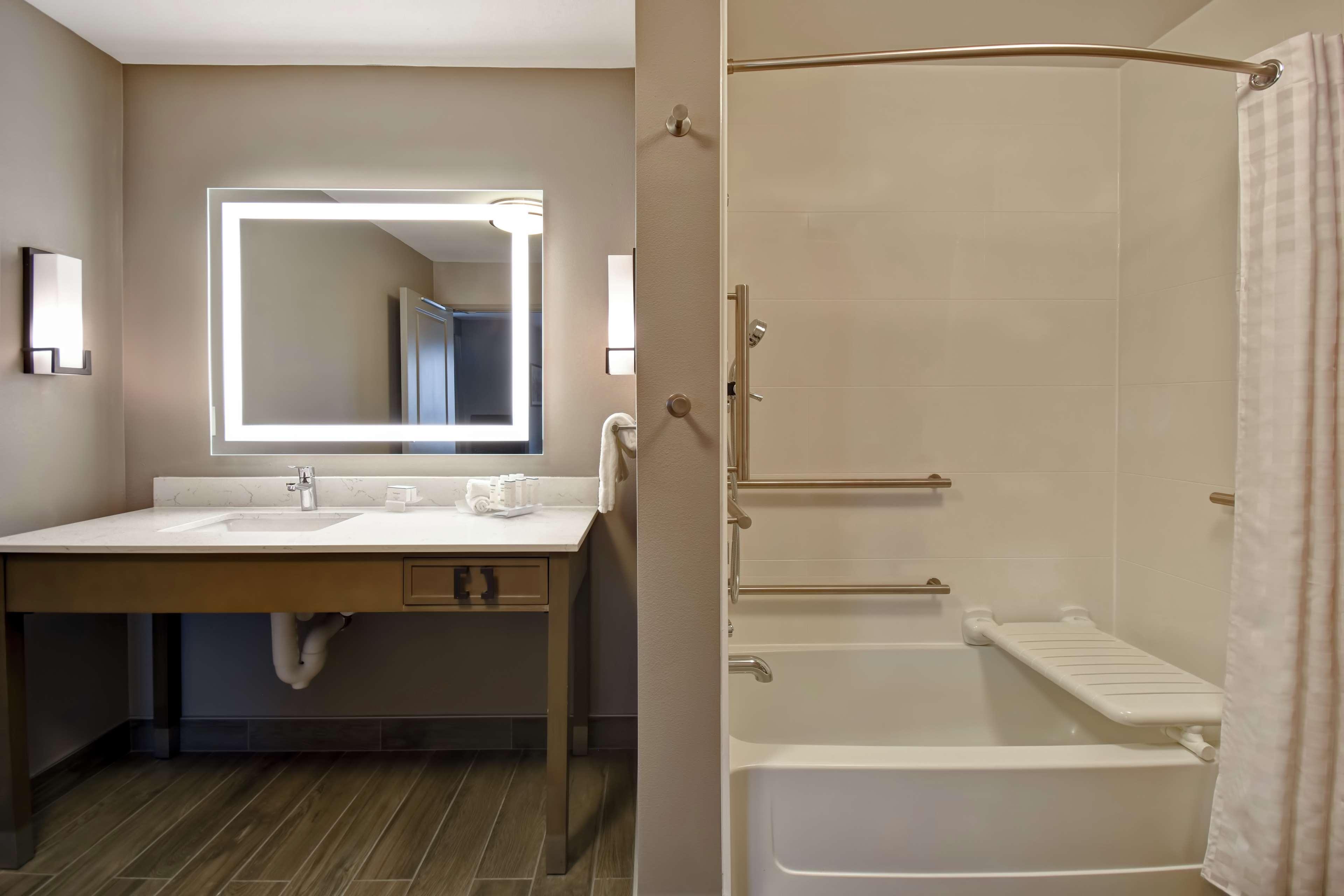 Homewood Suites By Hilton Orange New Haven Екстериор снимка